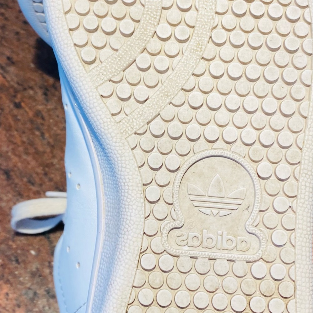 3 for $30 ADIDAS Originals White Leather Stan Smith
Sneakers - Picture 9 of 10